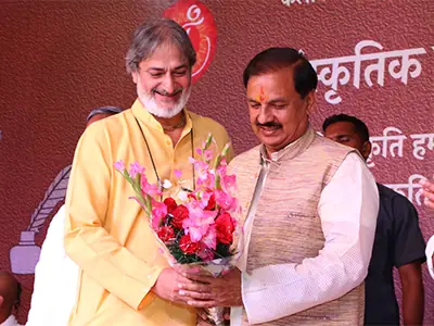 डॉ. महेश शर्मा के साथ