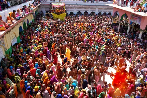 बल्देव में होली